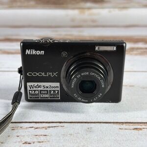Nikon COOLPIX S570 12.0MP Digital Camera Black w/ Battery No Charger – Used